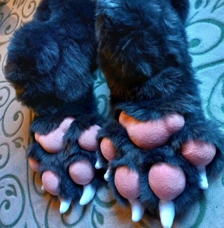 Realistic Feetpaw Example (Foxfire Fantasy Pattern)